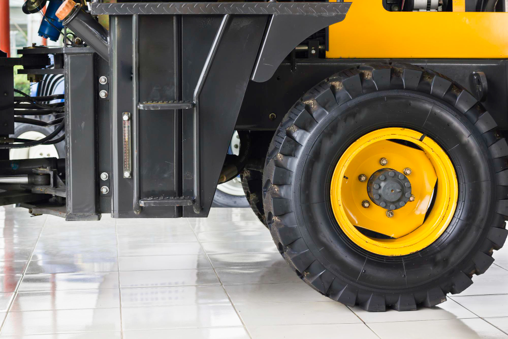 Procurando pneus para empilhadeiras em SP? Conheça a Astramaq